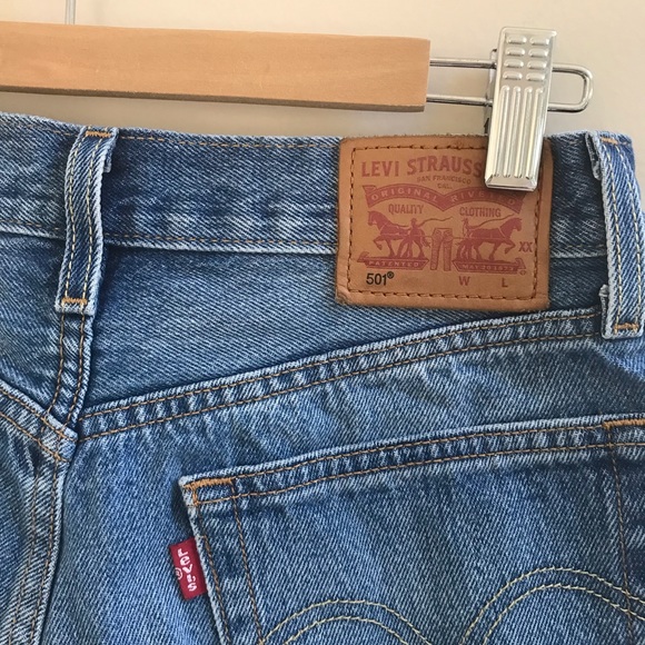 Levi’s Denim Shorts✨ - Picture 4 of 5